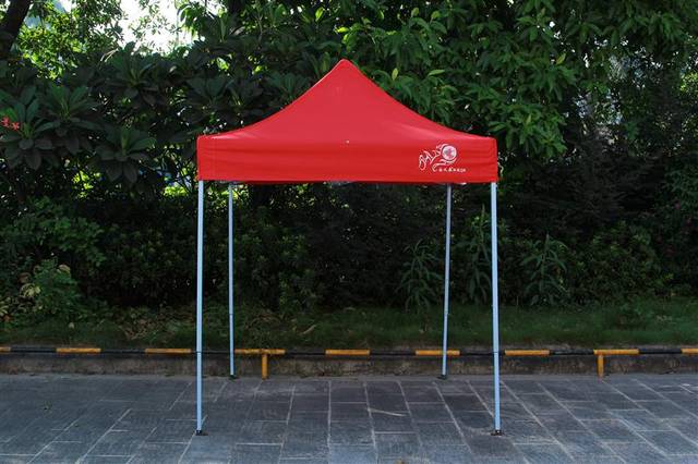 紅色帳篷 vs 藍(lán)色帳篷 地?cái)偡罆衽c折疊桌椅選購(gòu)指南